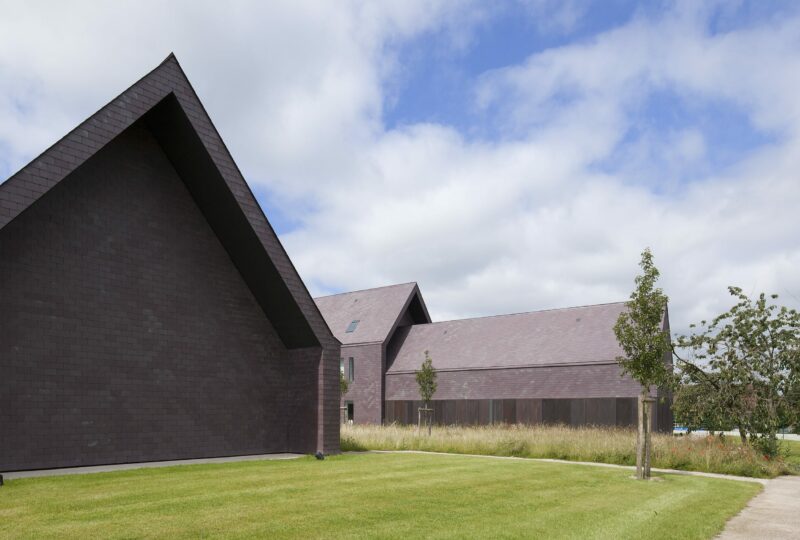 CULT Archétype bardé d’ardoise violine | AAVP Architecture