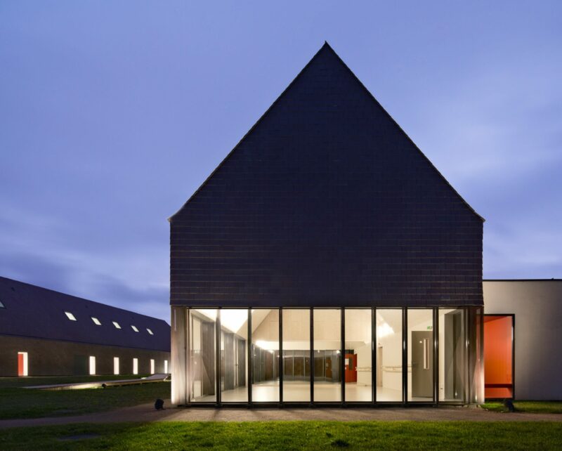 CULT Archétype bardé d’ardoise violine | AAVP Architecture