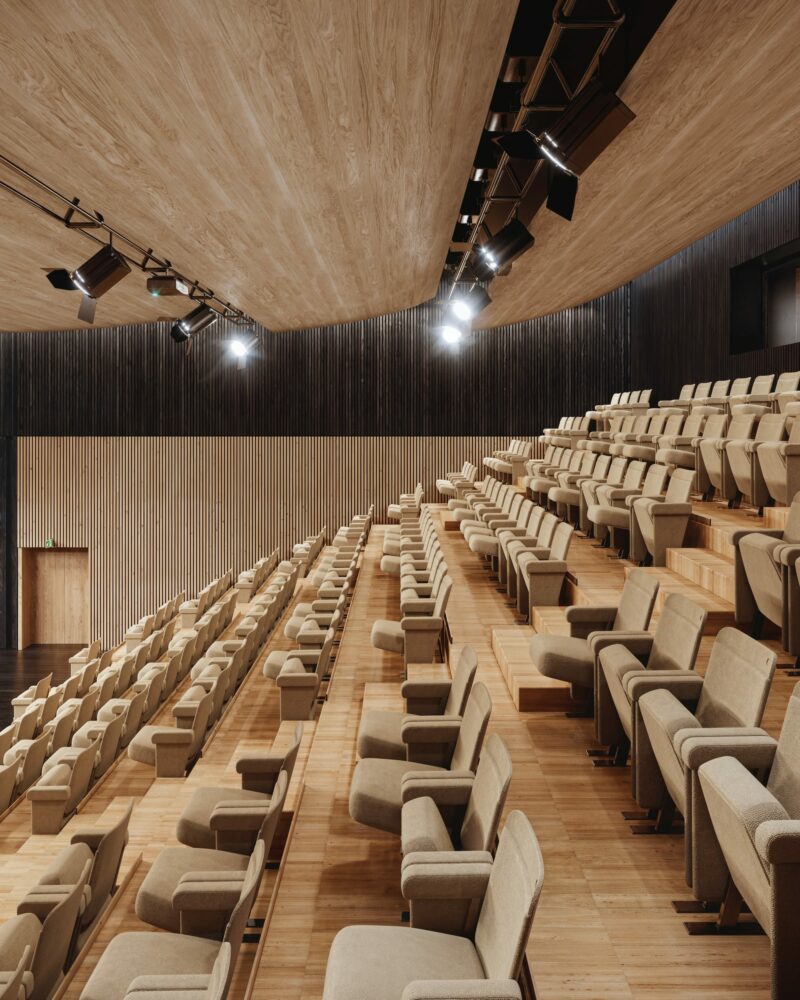 VRAY Un Conservatoire, un château, un parc | AAVP Architecture